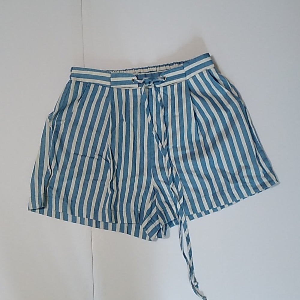 Everly shorts pockets high rise size small